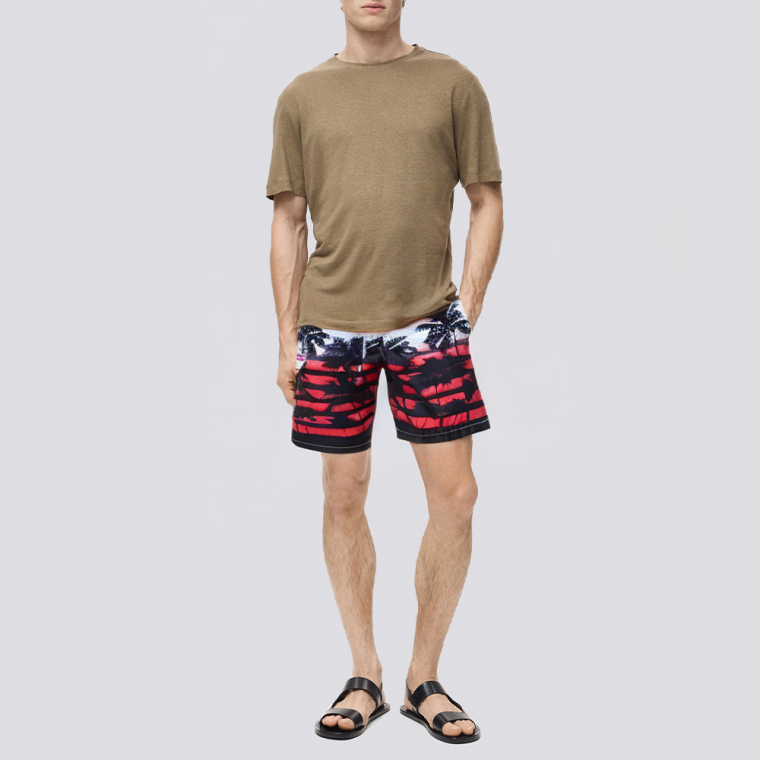 Quick-drying mesh lined men's swim trunks